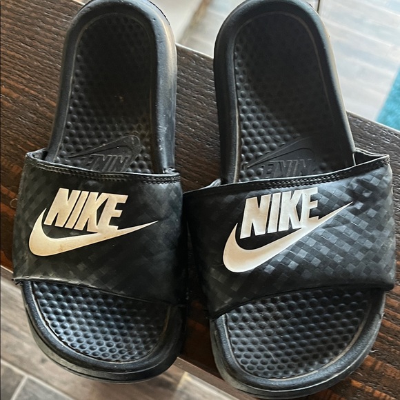 Nike Black and White Slide Sandals - Picture 1 of 4